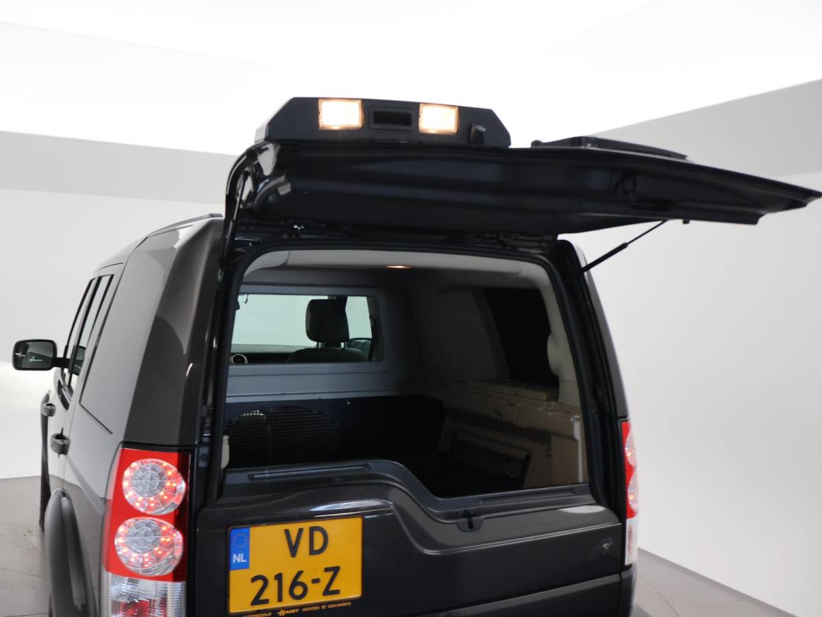 Land Rover Discovery Land Rover Discovery 3.0 SDV6 256 PK HSE GRIJS KENTEKEN + SCHUIFDAK | CAMERA | LEDER | HK | TREKHAAK