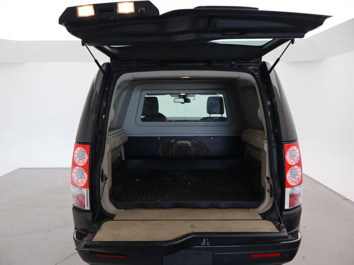 Land Rover Discovery Land Rover Discovery 3.0 SDV6 256 PK HSE GRIJS KENTEKEN + SCHUIFDAK | CAMERA | LEDER | HK | TREKHAAK