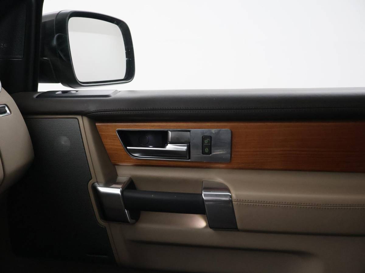 Land Rover Discovery Land Rover Discovery 3.0 SDV6 256 PK HSE GRIJS KENTEKEN + SCHUIFDAK | CAMERA | LEDER | HK | TREKHAAK