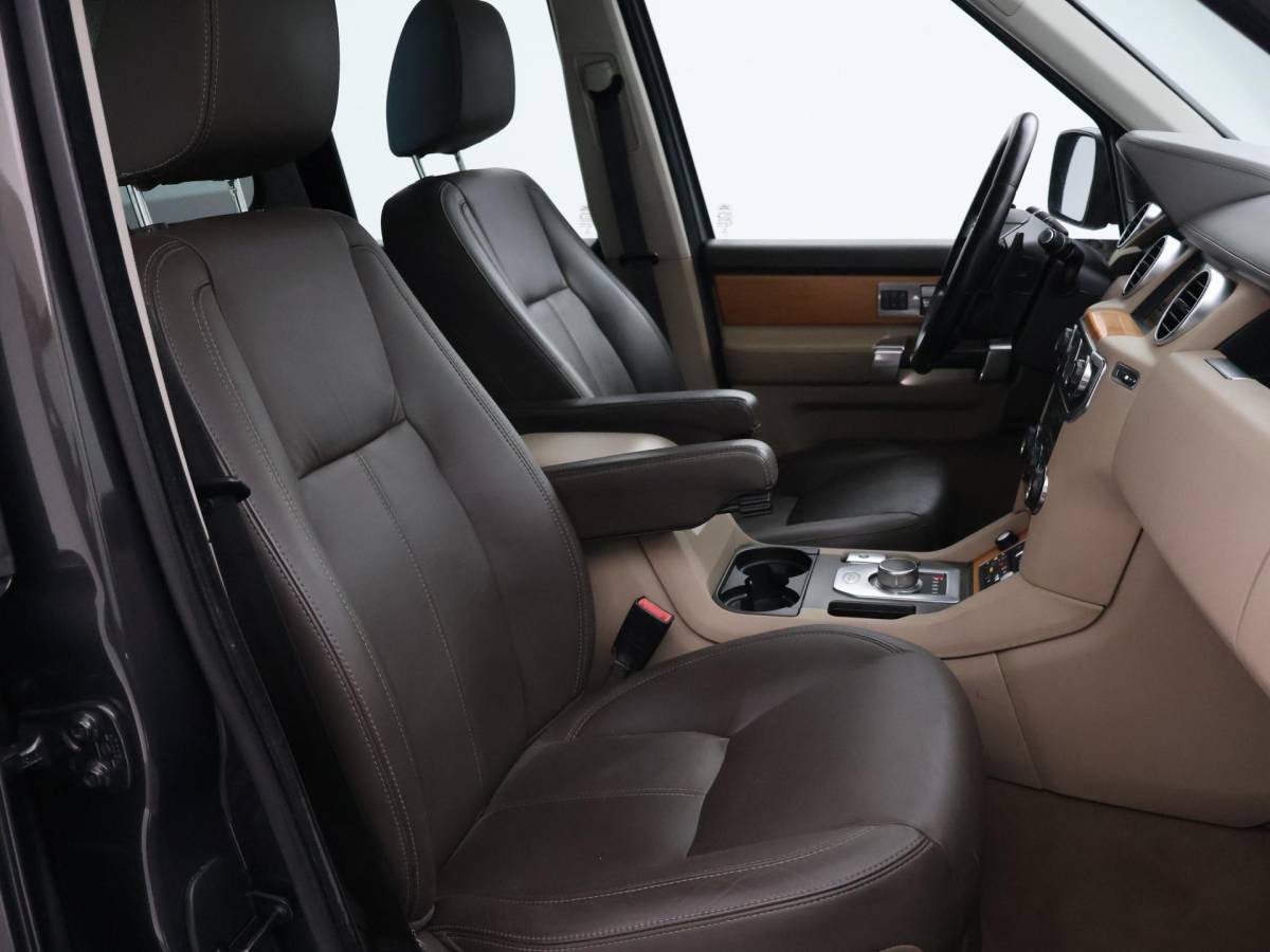 Land Rover Discovery Land Rover Discovery 3.0 SDV6 256 PK HSE GRIJS KENTEKEN + SCHUIFDAK | CAMERA | LEDER | HK | TREKHAAK