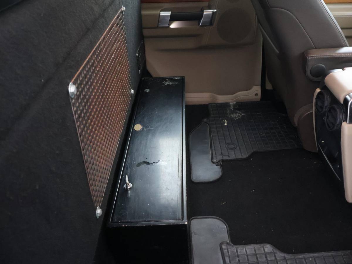 Land Rover Discovery Land Rover Discovery 3.0 SDV6 256 PK HSE GRIJS KENTEKEN + SCHUIFDAK | CAMERA | LEDER | HK | TREKHAAK