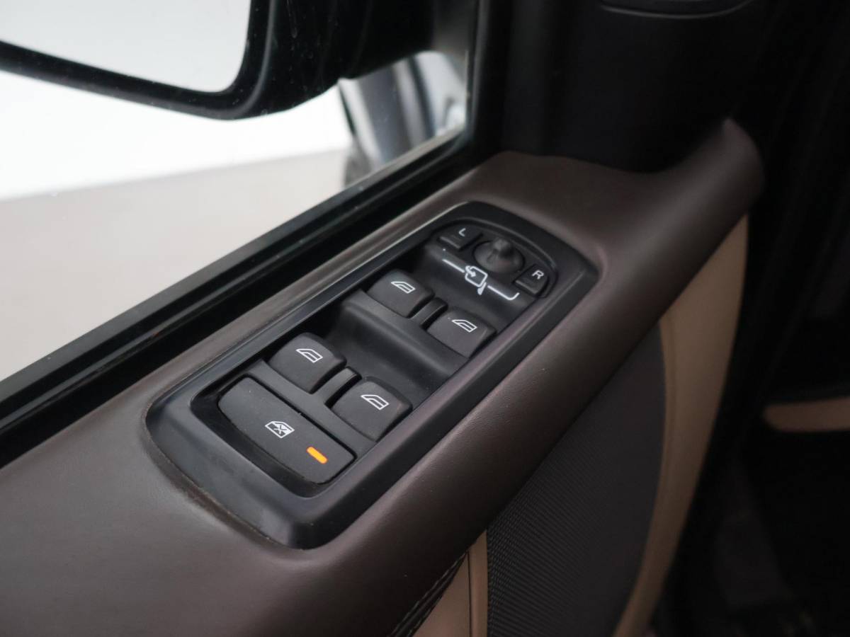 Land Rover Discovery Land Rover Discovery 3.0 SDV6 256 PK HSE GRIJS KENTEKEN + SCHUIFDAK | CAMERA | LEDER | HK | TREKHAAK