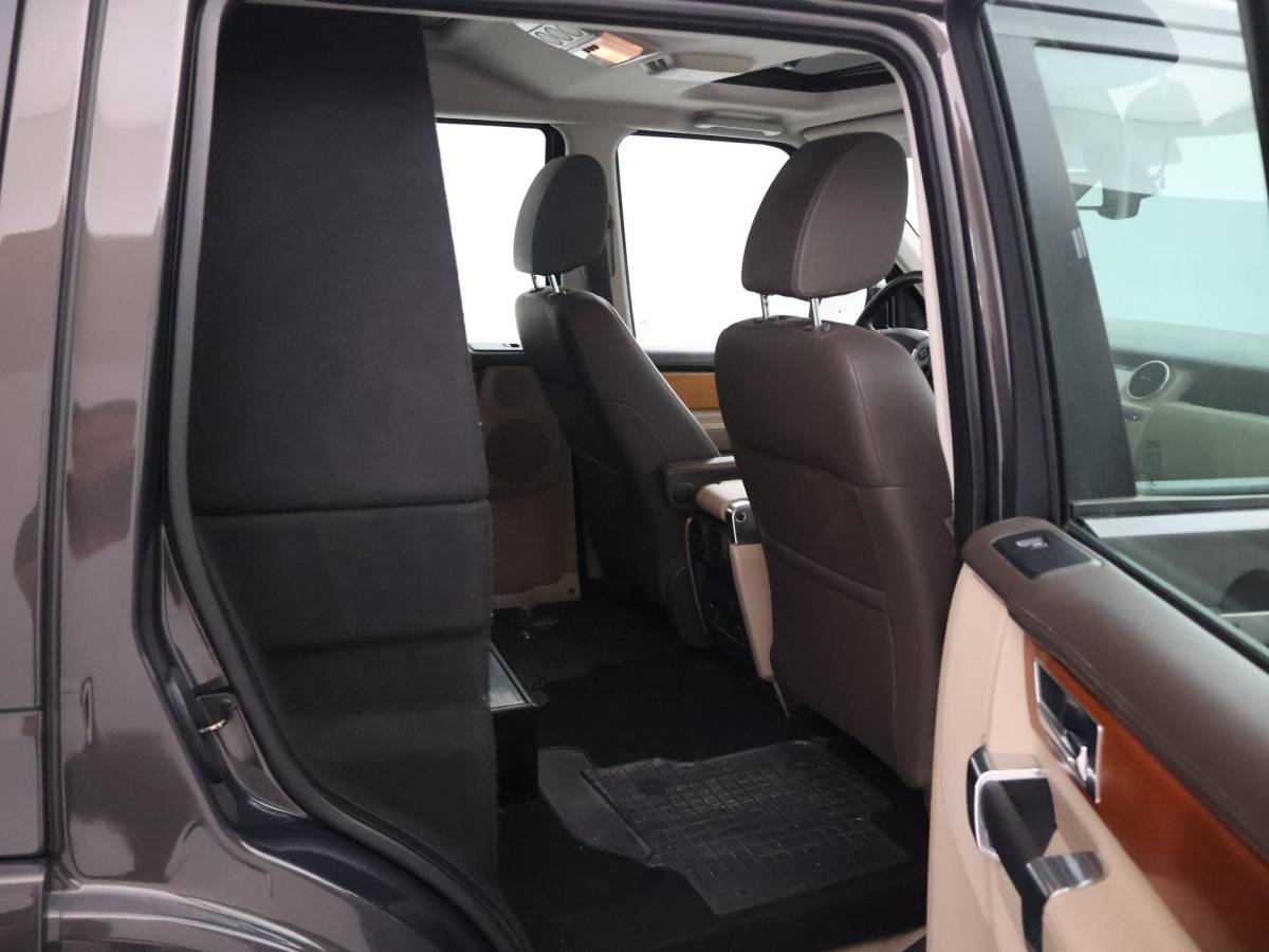Land Rover Discovery Land Rover Discovery 3.0 SDV6 256 PK HSE GRIJS KENTEKEN + SCHUIFDAK | CAMERA | LEDER | HK | TREKHAAK