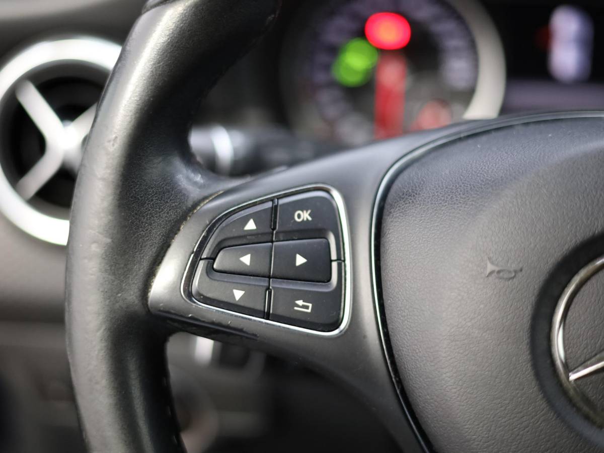 Mercedes-Benz A-Klasse Mercedes-Benz A-klasse 180 d Business Solution | Airco | Climate Control | Stoelverwarming | Cruise Control | Bluetooth | Navigatie |