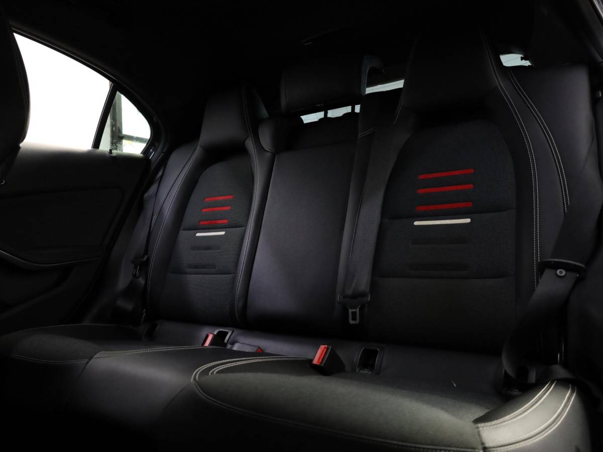 Mercedes-Benz A-Klasse Mercedes-Benz A-klasse 180 d Business Solution | Airco | Climate Control | Stoelverwarming | Cruise Control | Bluetooth | Navigatie |