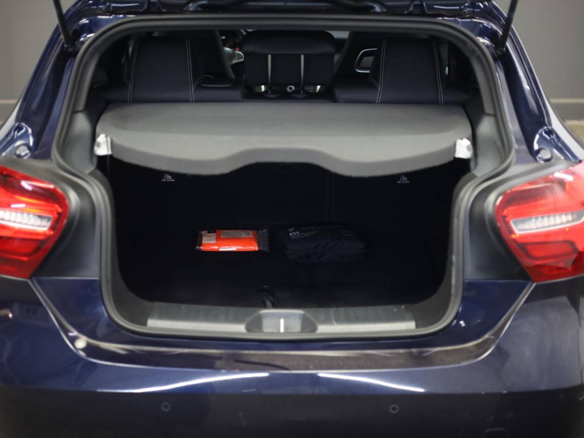 Mercedes-Benz A-Klasse Mercedes-Benz A-klasse 180 d Business Solution | Airco | Climate Control | Stoelverwarming | Cruise Control | Bluetooth | Navigatie |