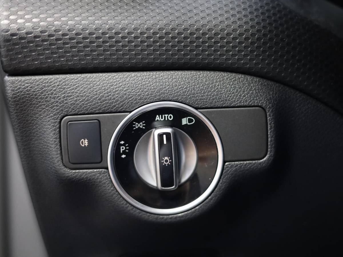 Mercedes-Benz A-Klasse Mercedes-Benz A-klasse 180 d Business Solution | Airco | Climate Control | Stoelverwarming | Cruise Control | Bluetooth | Navigatie |