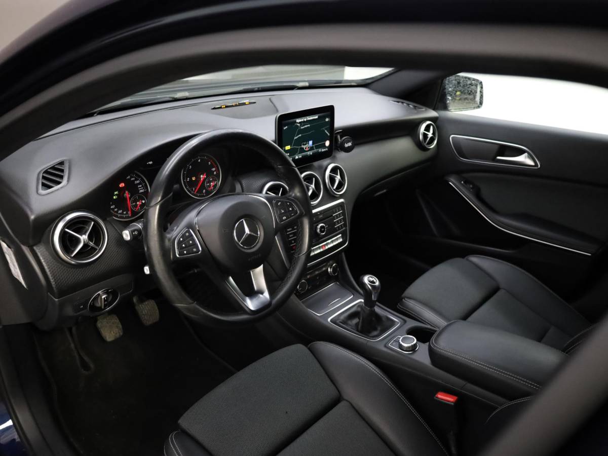 Mercedes-Benz A-Klasse Mercedes-Benz A-klasse 180 d Business Solution | Airco | Climate Control | Stoelverwarming | Cruise Control | Bluetooth | Navigatie |
