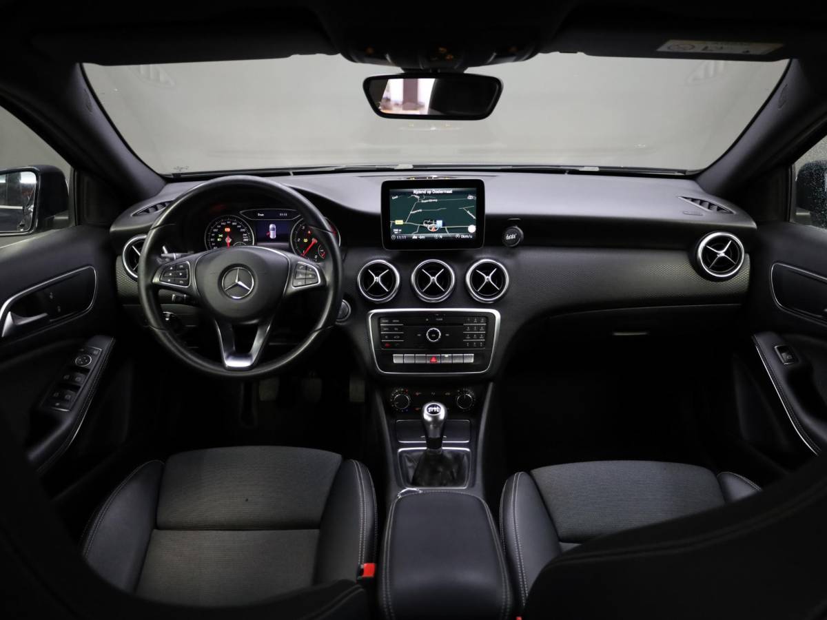Mercedes-Benz A-Klasse Mercedes-Benz A-klasse 180 d Business Solution | Airco | Climate Control | Stoelverwarming | Cruise Control | Bluetooth | Navigatie |