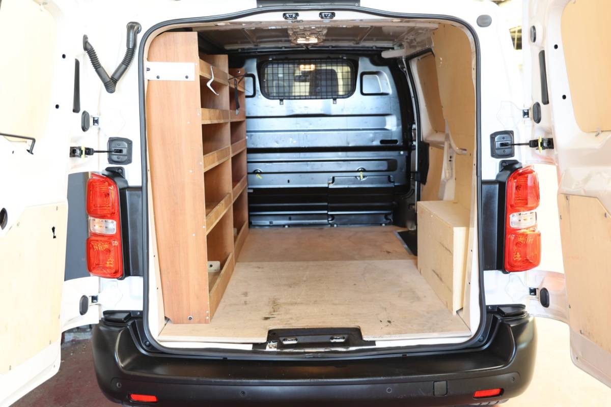 Toyota ProAce Toyota PROACE Worker 1.5 D-4D Live Airco Cruise Navi Apple CarPlay