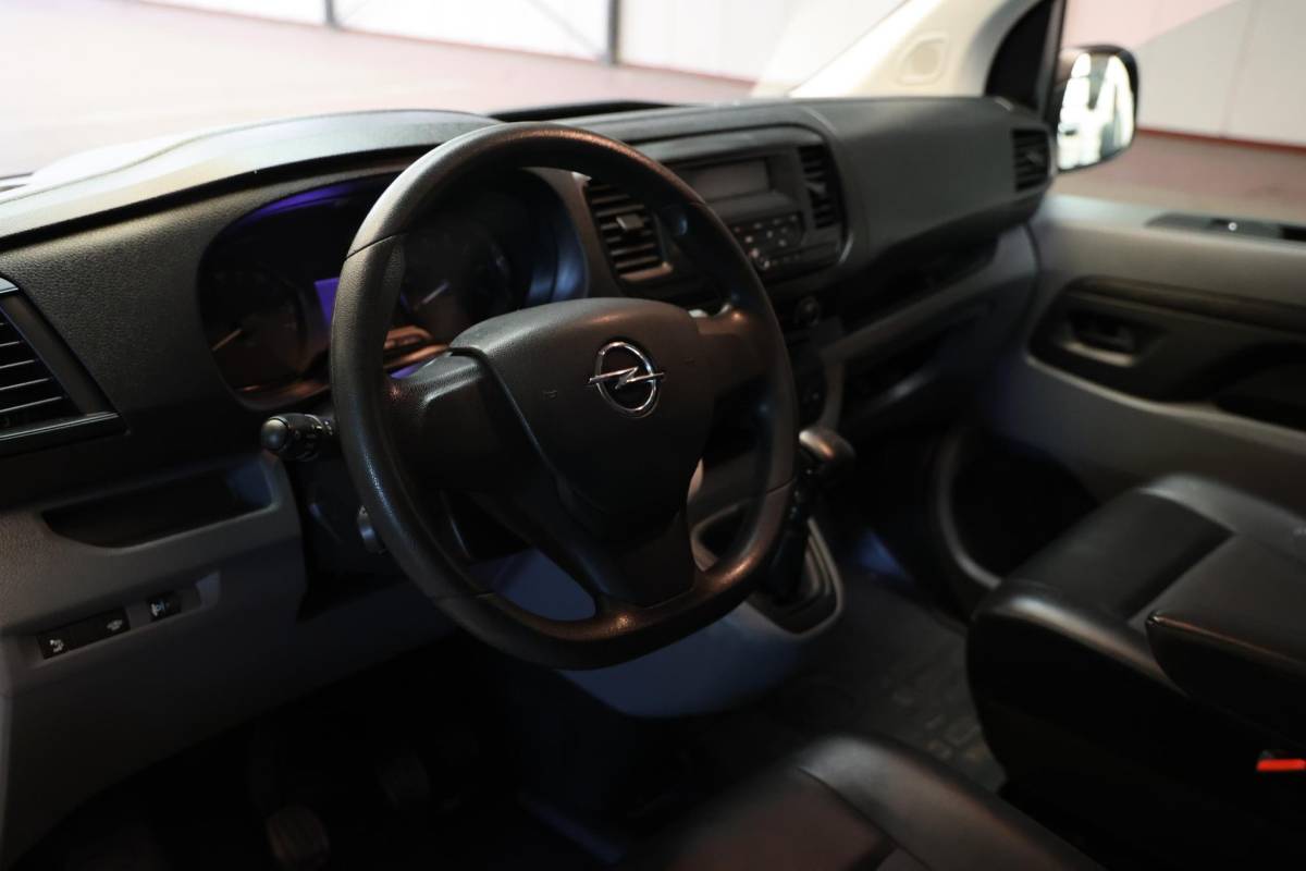 Opel Vivaro Opel Vivaro 2.0 CDTI L3H1 LANG IMPERIAAL 2500 KG TREKHAAK