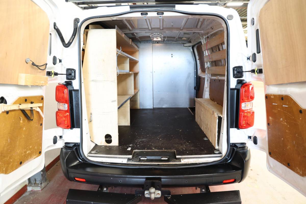 Opel Vivaro Opel Vivaro 2.0 CDTI L3H1 LANG IMPERIAAL 2500 KG TREKHAAK
