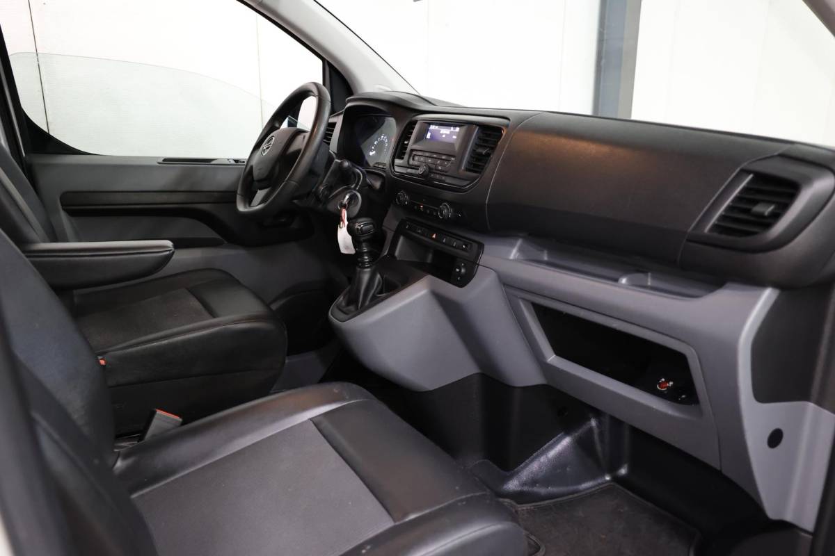 Opel Vivaro Opel Vivaro 2.0 CDTI L3H1 LANG IMPERIAAL 2500 KG TREKHAAK