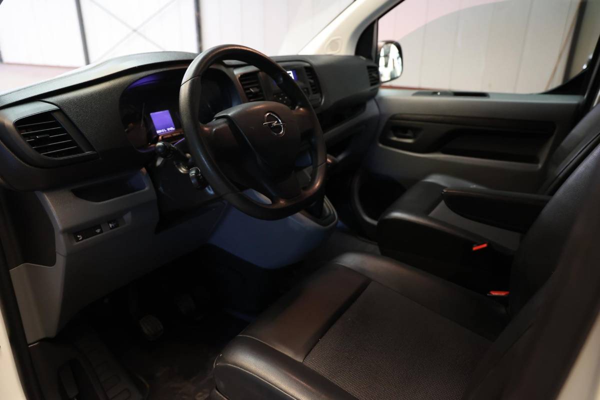 Opel Vivaro Opel Vivaro 2.0 CDTI L3H1 LANG IMPERIAAL 2500 KG TREKHAAK
