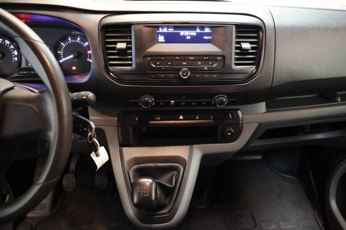 Opel Vivaro Opel Vivaro 2.0 CDTI L3H1 LANG IMPERIAAL 2500 KG TREKHAAK