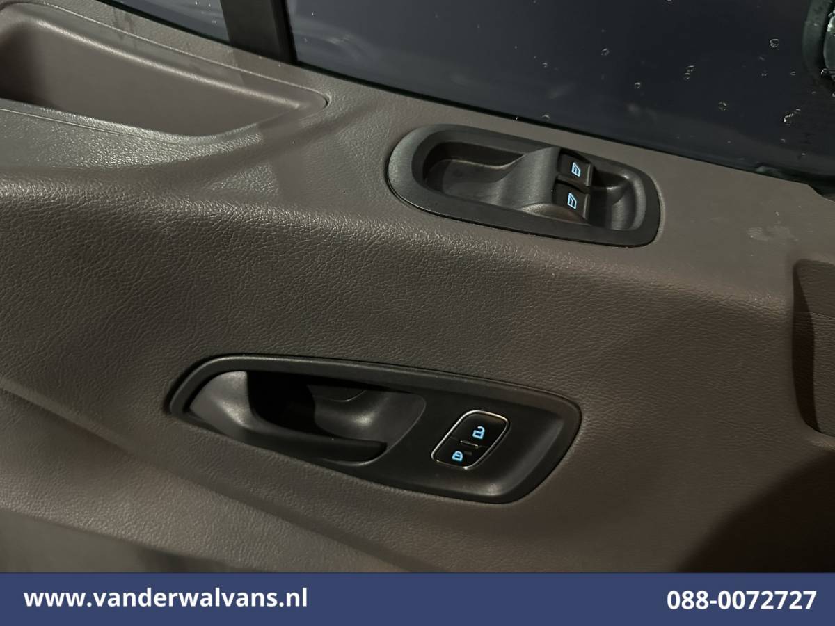 Ford Transit Ford Transit 2.0 TDCI L4H3 Euro6 Airco | Cruisecontrol | Verwarmde voorruit Parkeersensoren, Bijrijdersbank