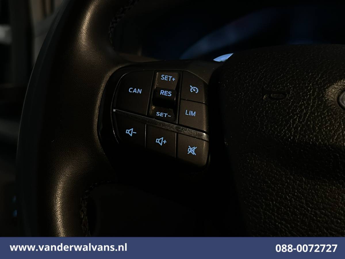 Ford Transit Ford Transit 2.0 TDCI L4H3 Euro6 Airco | Cruisecontrol | Verwarmde voorruit Parkeersensoren, Bijrijdersbank