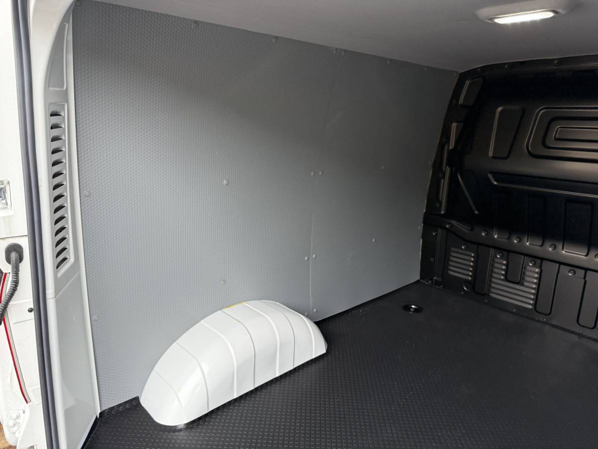 Maxus eDeliver3 Maxus eDeliver 3 50 kWh 122PK Nieuw! L1 SWB Elektrisch 50kWh 227km WLTP Carplay Touchscreen scherm Camera Parkeersensoren