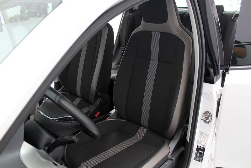 Volkswagen up! Volkswagen Up! 1.0 BMT high up! 60PK, AIRCO | CRUISE CONTROLE | ELEC-RAMEN/SPIEGELS | PARKEERSENSOREN | CAMERA