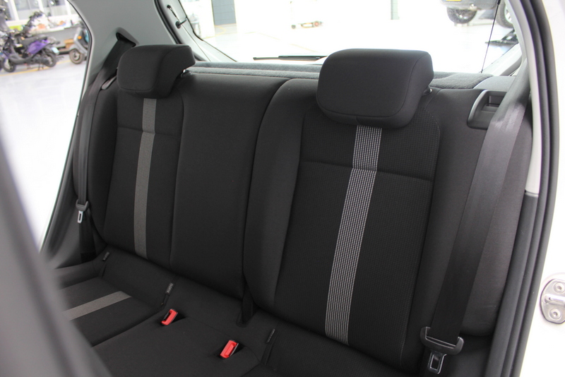 Volkswagen up! Volkswagen Up! 1.0 BMT high up! 60PK, AIRCO | CRUISE CONTROLE | ELEC-RAMEN/SPIEGELS | PARKEERSENSOREN | CAMERA