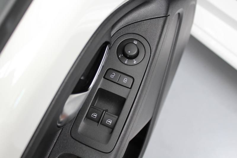 Volkswagen up! Volkswagen Up! 1.0 BMT high up! 60PK, AIRCO | CRUISE CONTROLE | ELEC-RAMEN/SPIEGELS | PARKEERSENSOREN | CAMERA