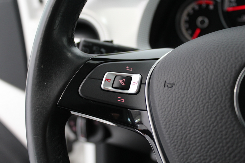Volkswagen up! Volkswagen Up! 1.0 BMT high up! 60PK, AIRCO | CRUISE CONTROLE | ELEC-RAMEN/SPIEGELS | PARKEERSENSOREN | CAMERA