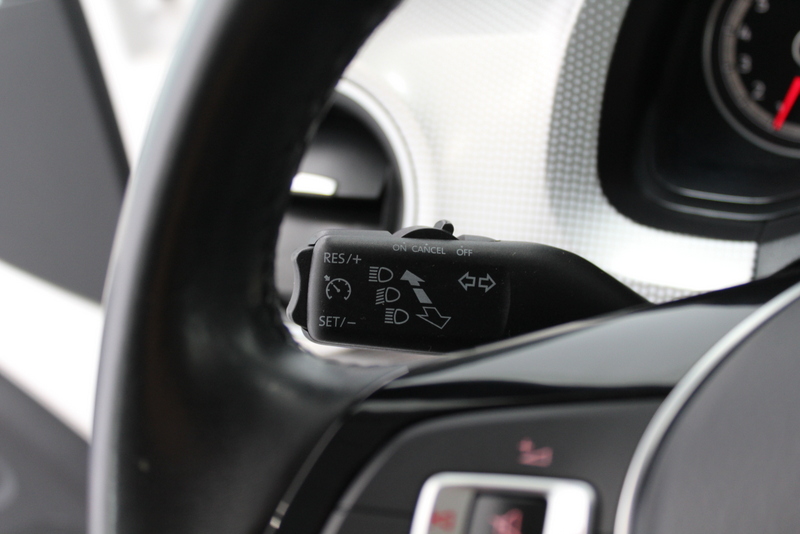 Volkswagen up! Volkswagen Up! 1.0 BMT high up! 60PK, AIRCO | CRUISE CONTROLE | ELEC-RAMEN/SPIEGELS | PARKEERSENSOREN | CAMERA