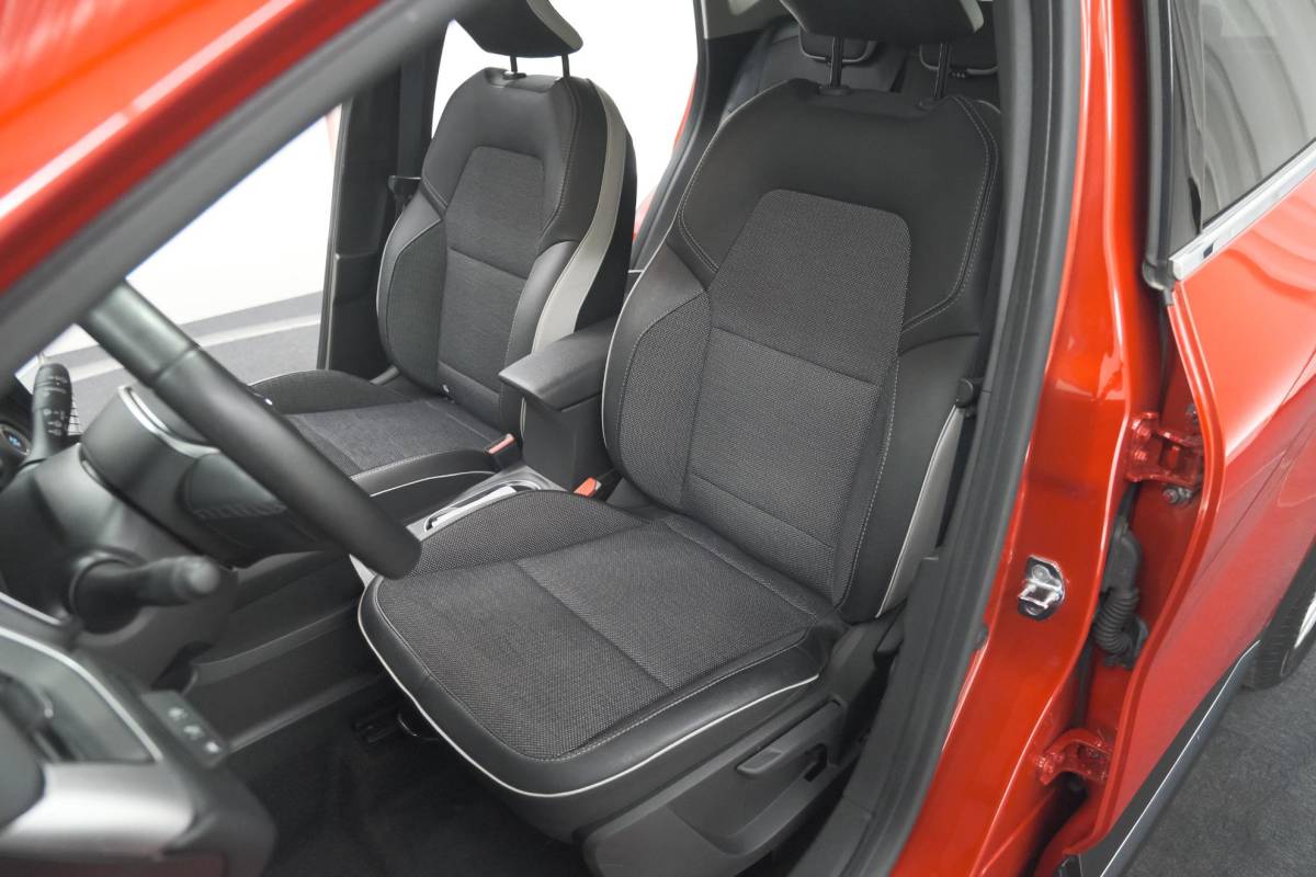 Renault Captur Renault Captur 1.6 E-Tech full hybrid 145 techno | Camera | Parkeersensoren | Climate control | Keyless