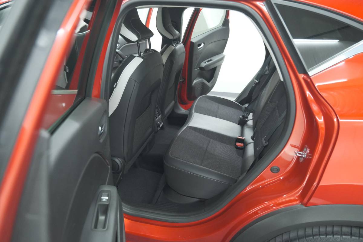 Renault Captur Renault Captur 1.6 E-Tech full hybrid 145 techno | Camera | Parkeersensoren | Climate control | Keyless