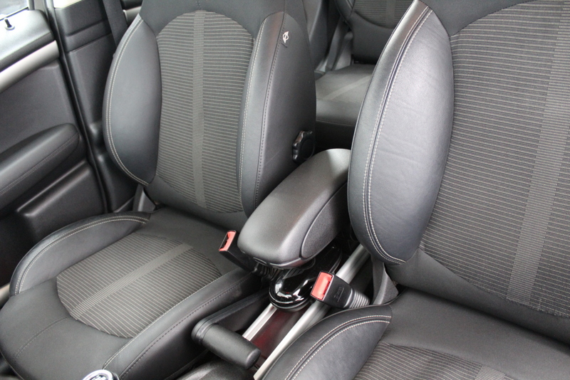 MINI Countryman MINI Countryman 1.6 Cooper Chili 123PK, RIJKLAAR | DEELS LEER | PARK.SENSOREN | CLIMATE CONTROLE | STOELVERWARMING