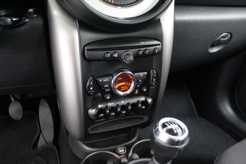 MINI Countryman MINI Countryman 1.6 Cooper Chili 123PK, RIJKLAAR | DEELS LEER | PARK.SENSOREN | CLIMATE CONTROLE | STOELVERWARMING