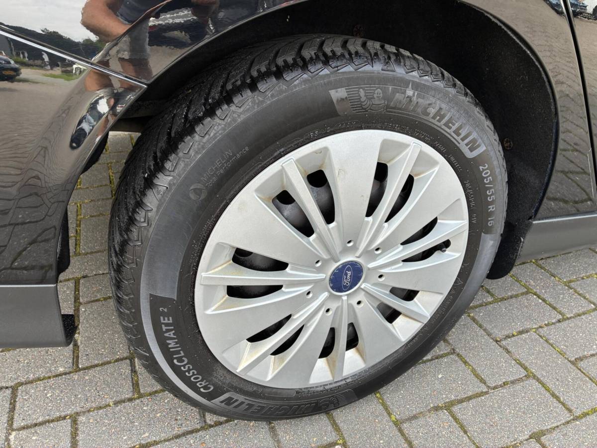 Ford Focus Ford Focus Wagon 1.0 125 PK EcoBoost Trend | AUTOMAAT | WINTER PAKKET
