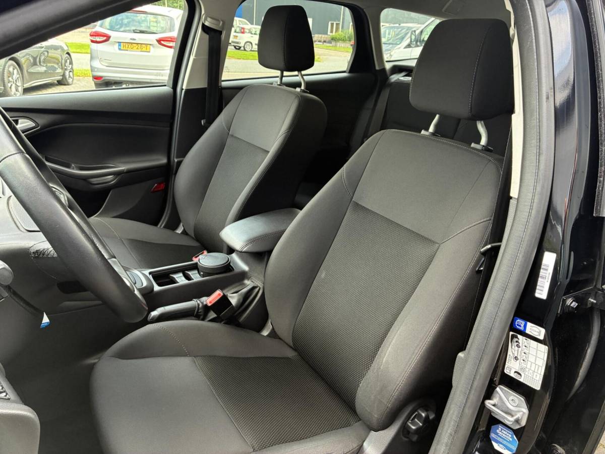 Ford Focus Ford Focus Wagon 1.0 125 PK EcoBoost Trend | AUTOMAAT | WINTER PAKKET