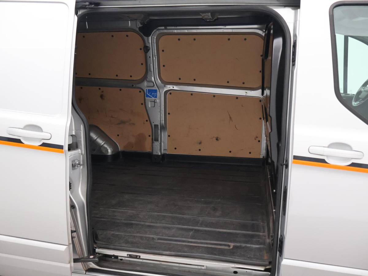 Ford Transit Custom Ford Transit Custom 310 2.0 TDCI 170 PK AUT. L2H1 SPORT + CAMERA | ADAPTIVE CRUISE | CARPLAY | TREKHAAK | STOELVERW.