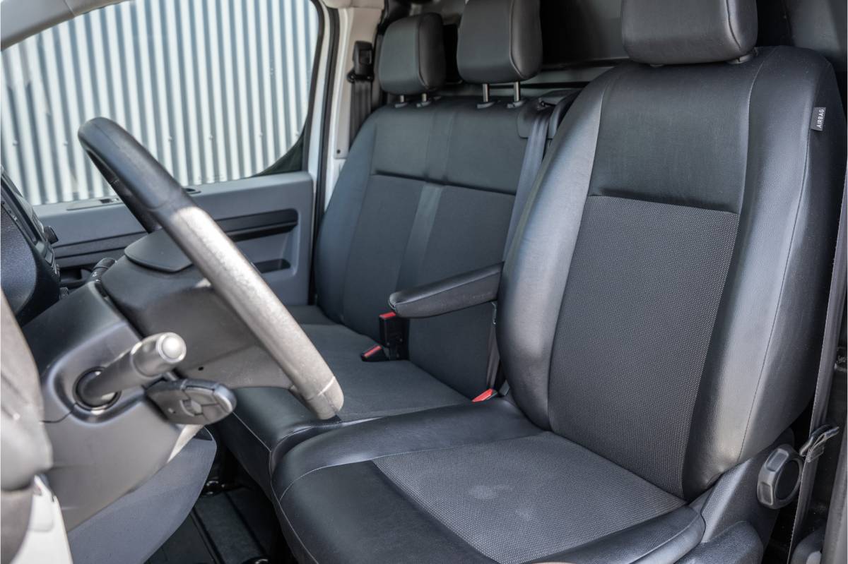 Opel Vivaro Opel Vivaro 1.5 L2H1 | 3-Zits | 1e Eigenaar | Cruise | PDC | Airco