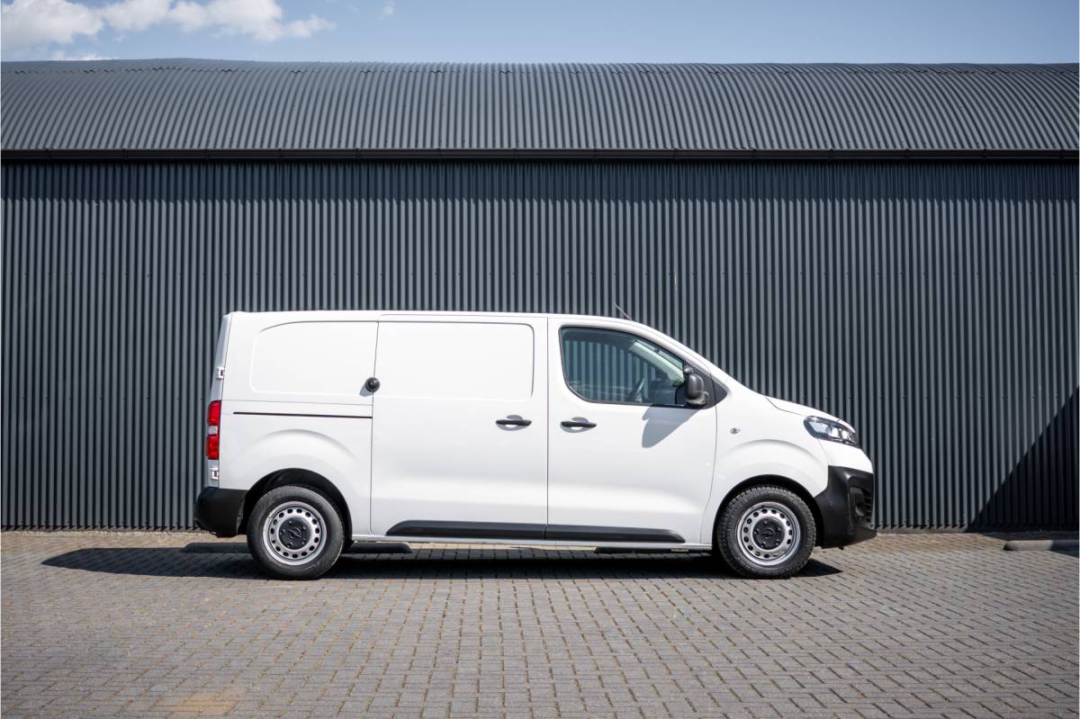 Opel Vivaro Opel Vivaro 1.5 L2H1 | 3-Zits | 1e Eigenaar | Cruise | PDC | Airco