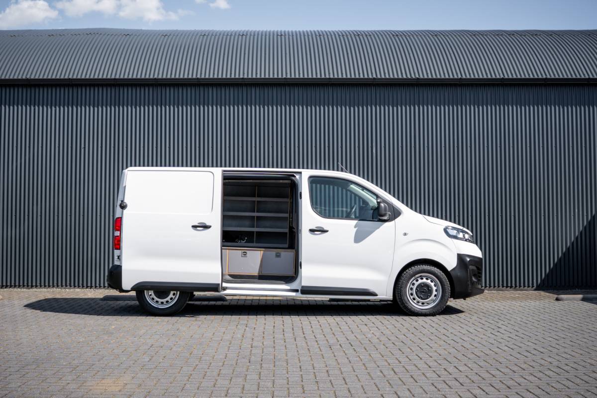 Opel Vivaro Opel Vivaro 1.5 L2H1 | 3-Zits | 1e Eigenaar | Cruise | PDC | Airco