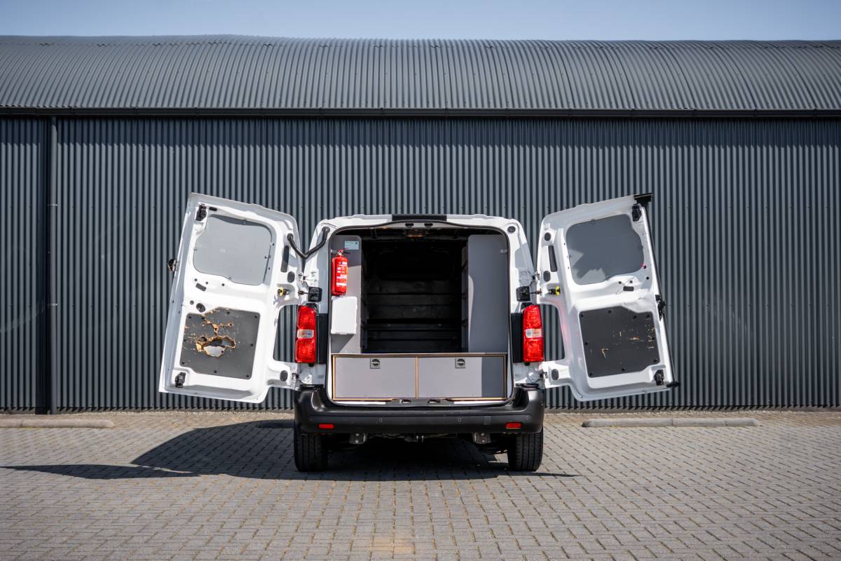 Opel Vivaro Opel Vivaro 1.5 L2H1 | 3-Zits | 1e Eigenaar | Cruise | PDC | Airco