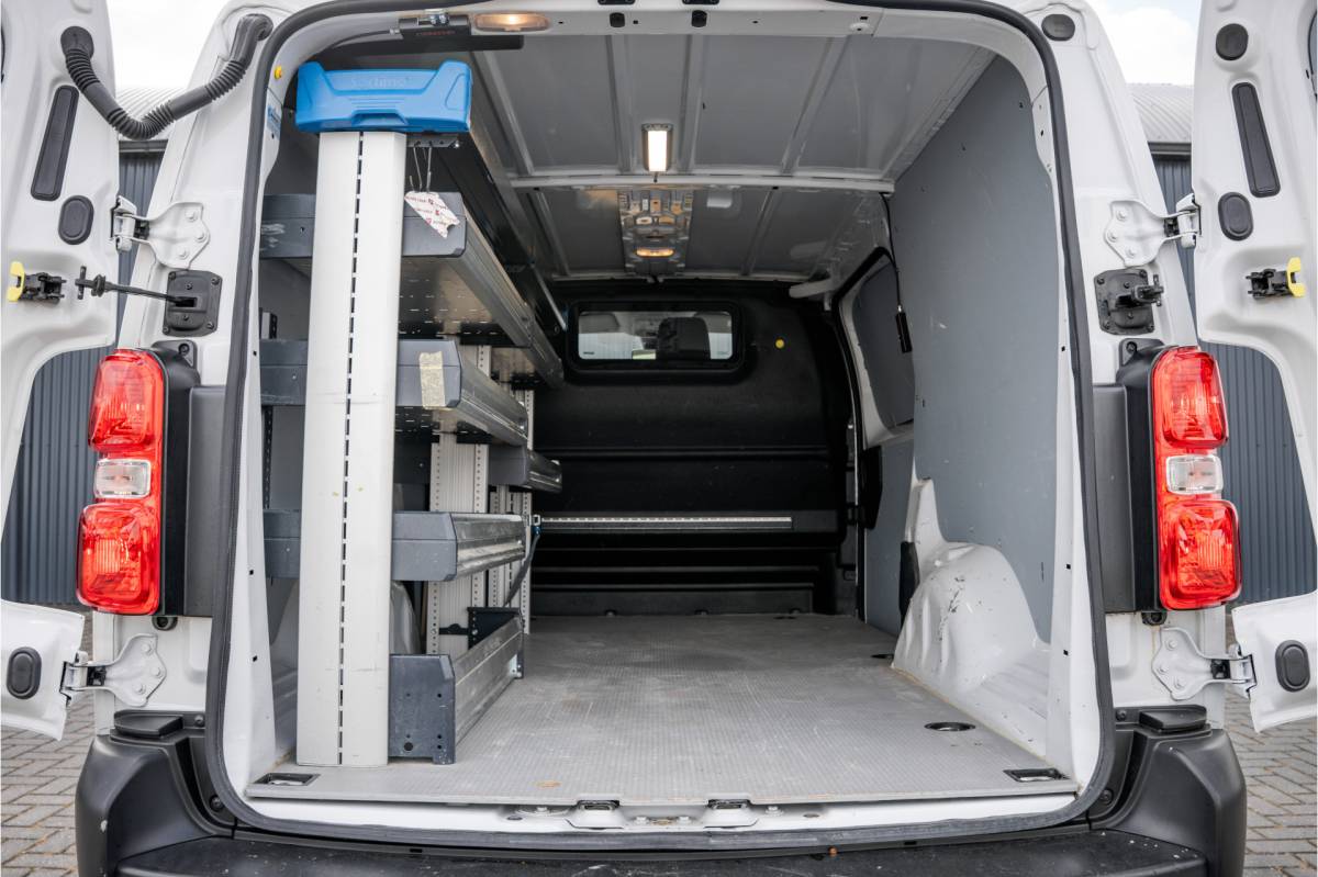 Opel Vivaro Opel Vivaro 1.5 | 3-Zits | 1e Eigenaar | Camera | Inrichting | Cruise | Airco | Trekhaak