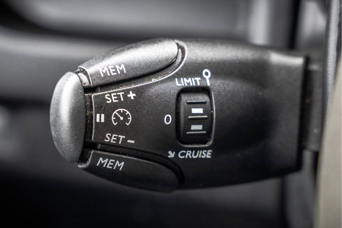 Opel Vivaro Opel Vivaro 1.5 | 3-Zits | 1e Eigenaar | Camera | Inrichting | Cruise | Airco | Trekhaak