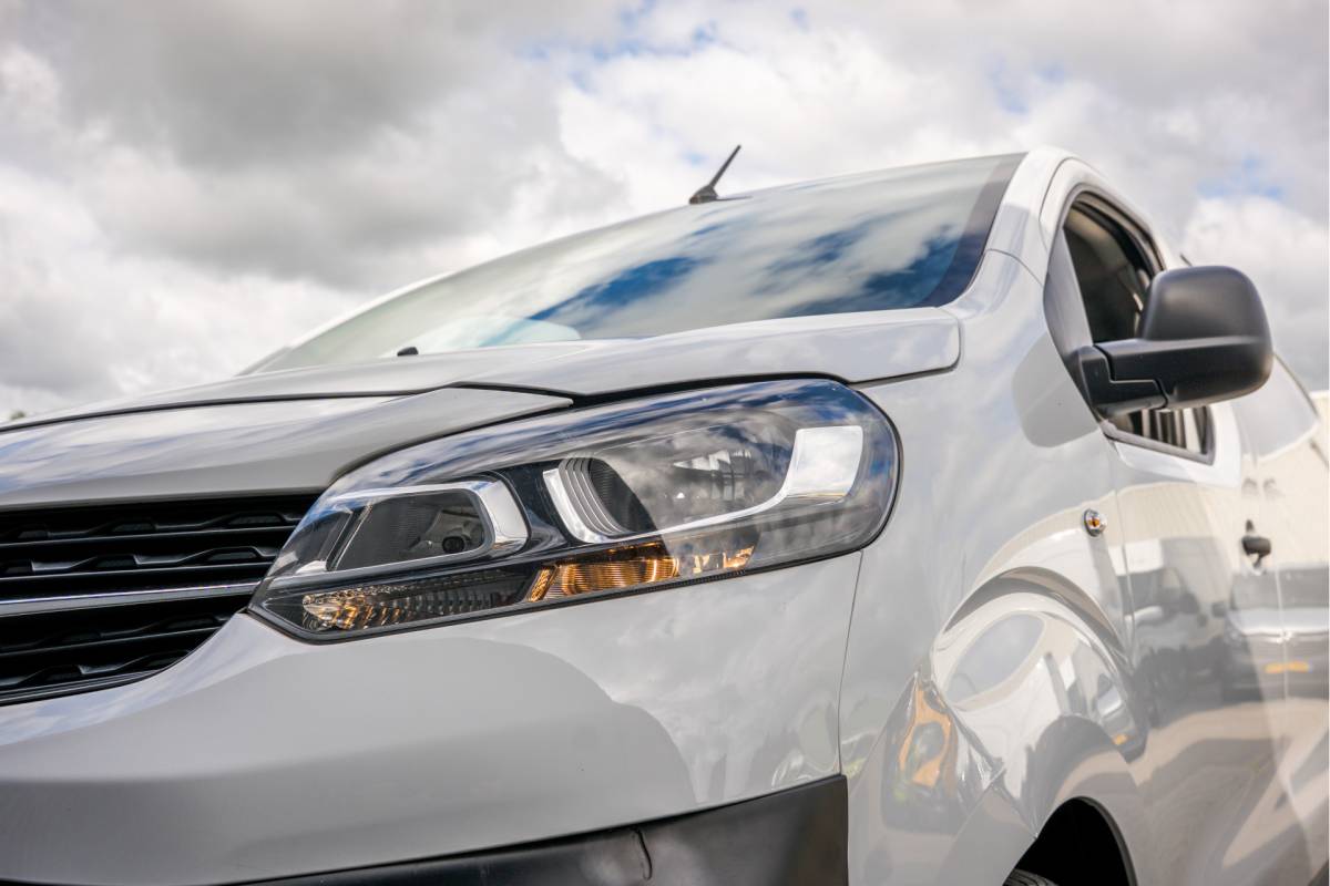 Opel Vivaro Opel Vivaro 1.5 | 3-Zits | 1e Eigenaar | Camera | Inrichting | Cruise | Airco | Trekhaak