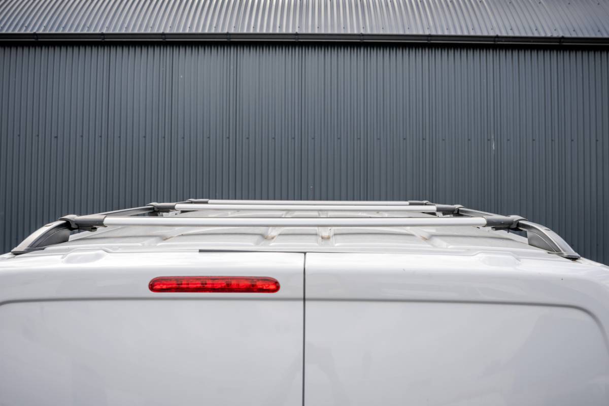 Opel Vivaro Opel Vivaro 1.5 | 3-Zits | 1e Eigenaar | Camera | Inrichting | Cruise | Airco | Trekhaak