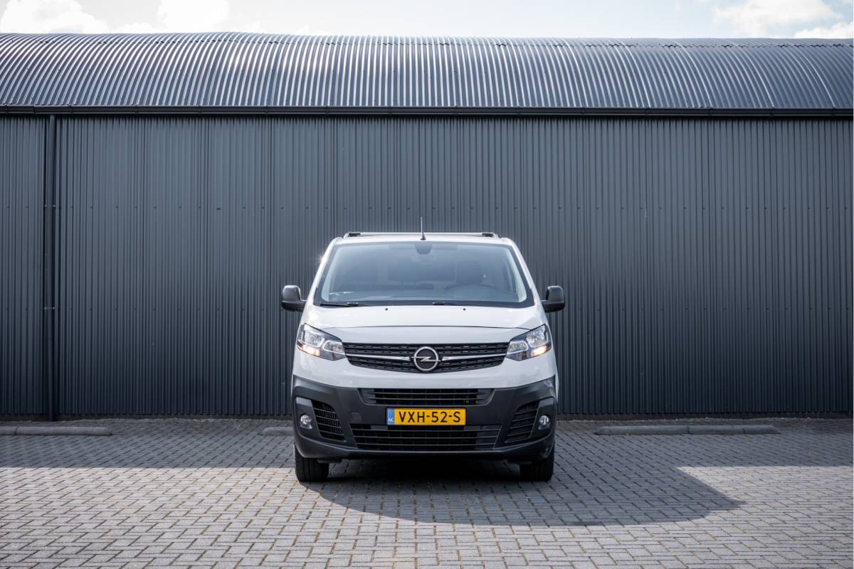 Opel Vivaro Opel Vivaro 1.5 | 3-Zits | 1e Eigenaar | Camera | Inrichting | Cruise | Airco | Trekhaak