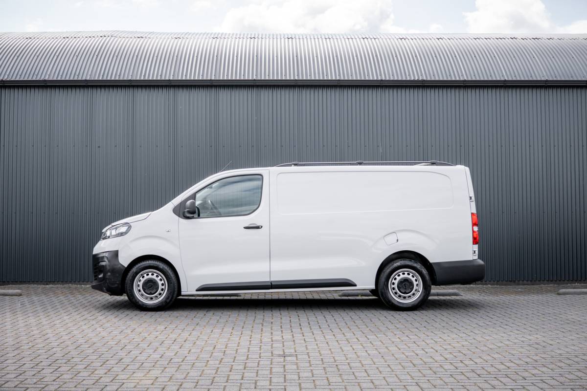 Opel Vivaro Opel Vivaro 1.5 | 3-Zits | 1e Eigenaar | Camera | Inrichting | Cruise | Airco | Trekhaak