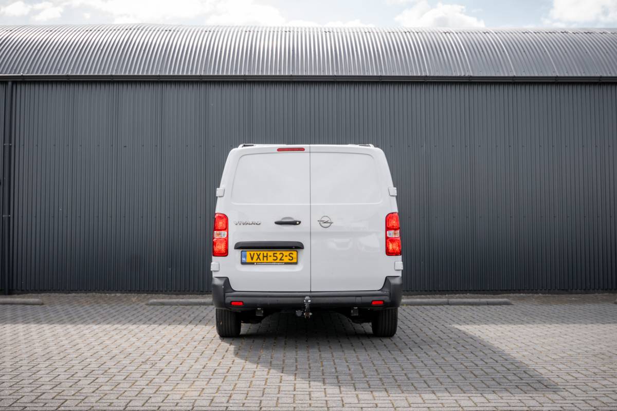 Opel Vivaro Opel Vivaro 1.5 | 3-Zits | 1e Eigenaar | Camera | Inrichting | Cruise | Airco | Trekhaak
