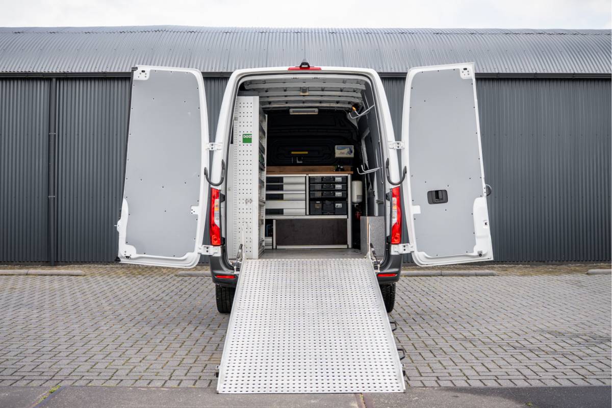 Mercedes-Benz Sprinter Mercedes-Benz Sprinter 311 CDI RWD L2H2 | Volledig Ingericht | Mbux | Camera | Navi | Climatronic