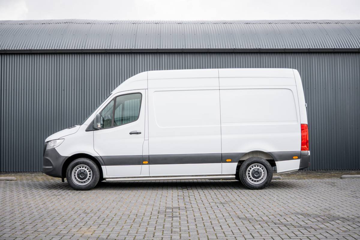 Mercedes-Benz Sprinter Mercedes-Benz Sprinter 311 CDI RWD L2H2 | Volledig Ingericht | Mbux | Camera | Navi | Climatronic