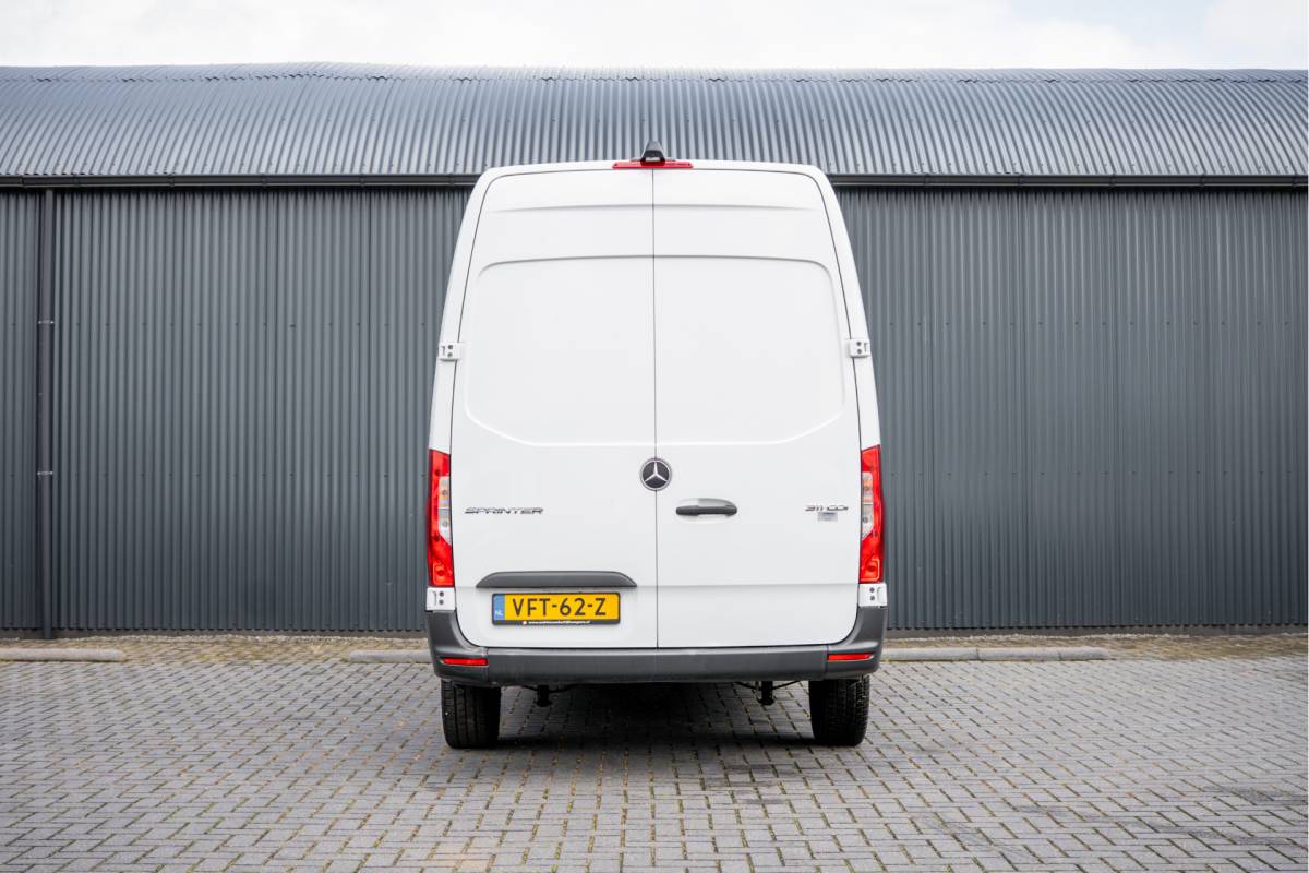 Mercedes-Benz Sprinter Mercedes-Benz Sprinter 311 CDI RWD L2H2 | Volledig Ingericht | Mbux | Camera | Navi | Climatronic