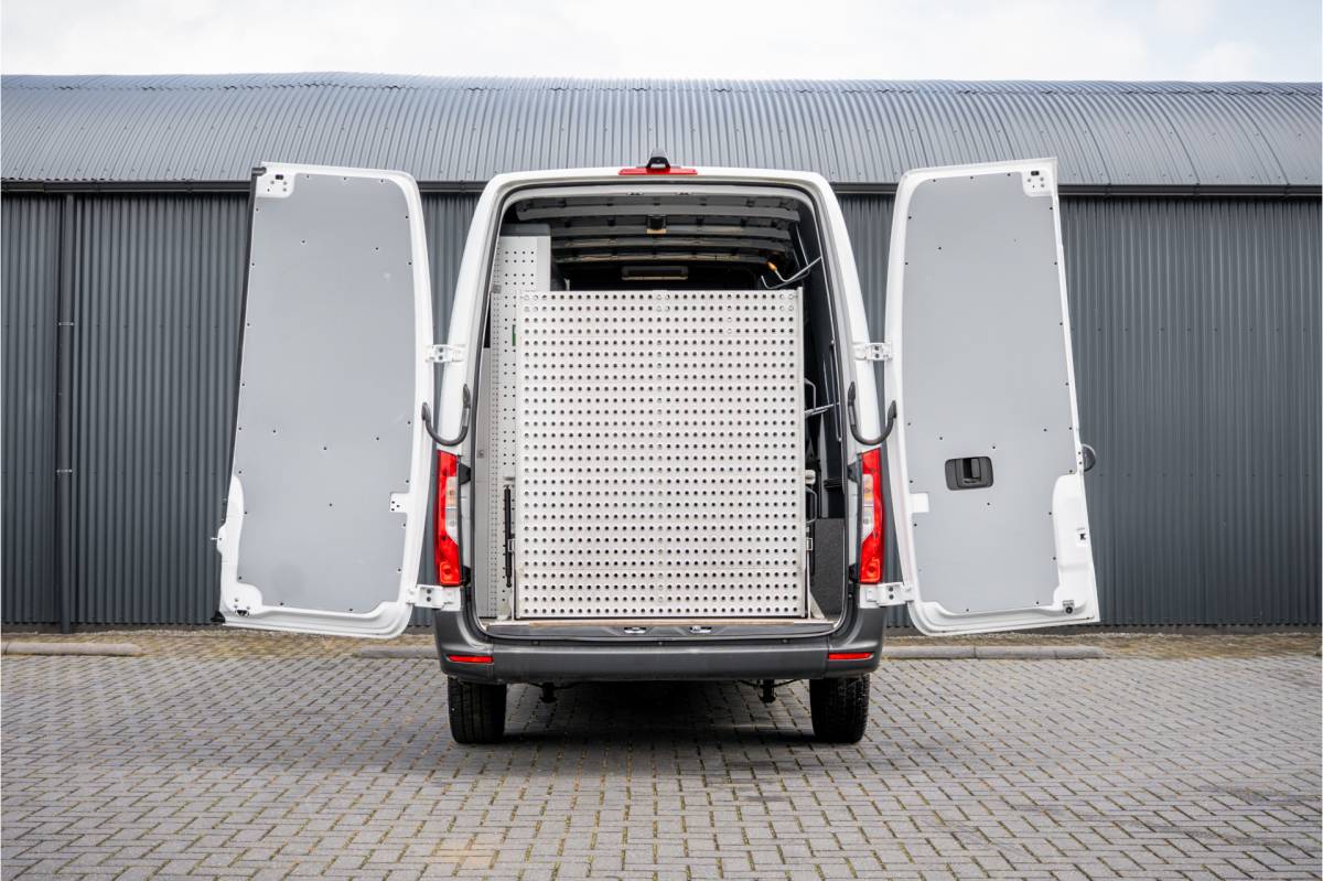 Mercedes-Benz Sprinter Mercedes-Benz Sprinter 311 CDI RWD L2H2 | Volledig Ingericht | Mbux | Camera | Navi | Climatronic