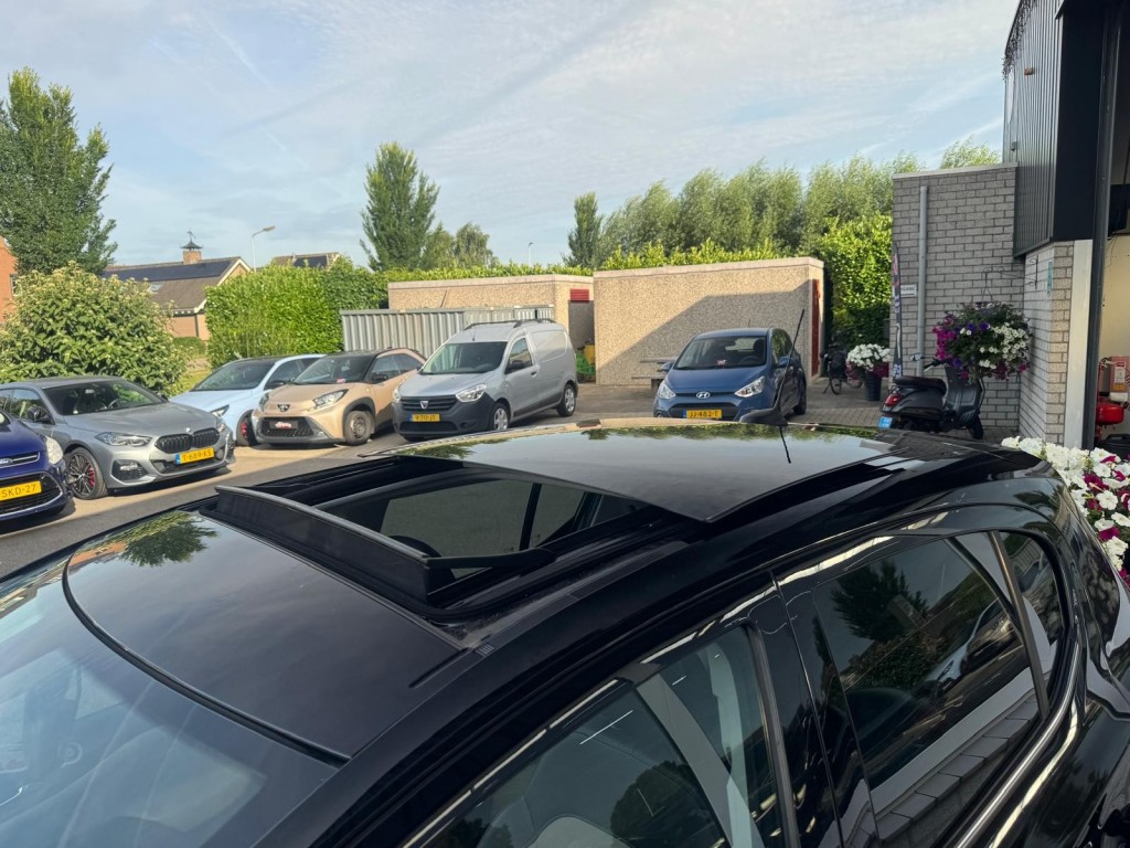 Opel Corsa Opel Corsa 1.0 TURBO OPC-line Panoramadak Trekhaak Stoelverwarming Carplay Stuurverw.